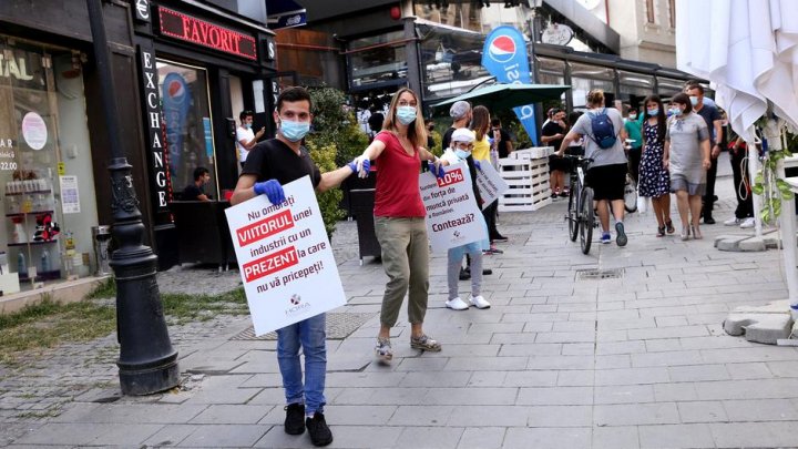 Angajații restaurantelor din București au protestat față de restricții. Meniul zilei - șomaj, desertul - faliment