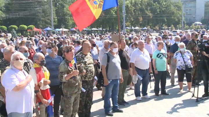 PROTEST în centrul Capitalei. Manifestanţii au cerut demisia Guvernului și a președintelui Dodon