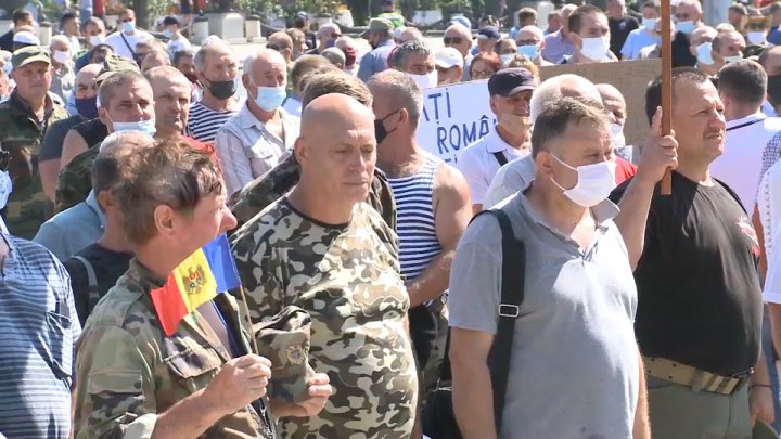 PROTEST în centrul Capitalei. Manifestanţii au cerut demisia Guvernului și a președintelui Dodon