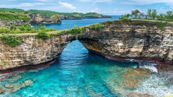 Turiştii străini nu vor putea să viziteze insula Bali în acest an