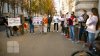 PROTEST la Primărie. Animalele sunt tratate cu cruzime la centrul de sterilizare, susțin activiștii (FOTOREPORT)