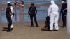 O femeie infectată cu coronavirus, arestată după ce a ieșit să facă surf pe o plaja din Spania