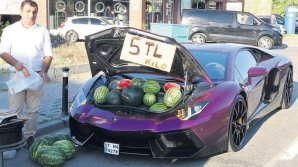 Un bărbat, amendat pentru că vindea pepeni verzi din portbagajul unui Lamborghini