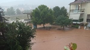 Furtuna Ianos, care a lovit Grecia, face VICTIME: O femeie a fost găsită moartă în casa inundată, iar un bărbat a murit lângă un spital