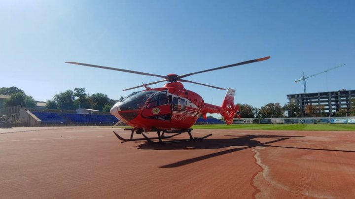 Un bărbat care a suportat politraumatism, adus cu un elicopter SMURD în Capitală