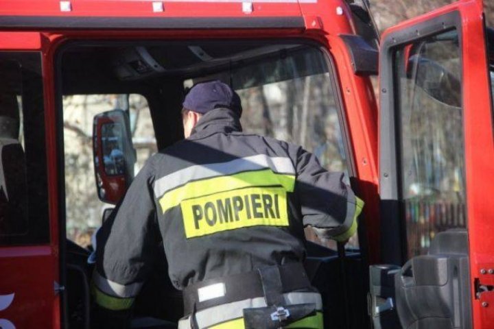 Incendiu puternic în centrul Capitalei. Un bloc în construcții, cuprins de flăcări (FOTO/VIDEO)