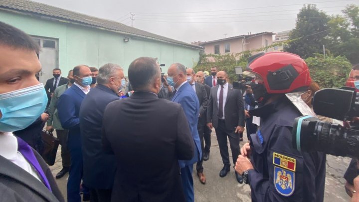 Dodon, Chicu și Ceban au mers la Filarmonica Națională care a fost distrusă de flăcări (FOTO)