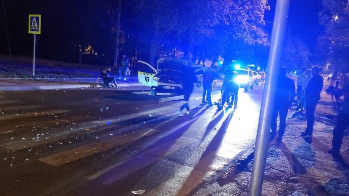 Accident grav în sectorul Buiucani din Capitală. Mai mulți polițiști au fost răniți (FOTO)