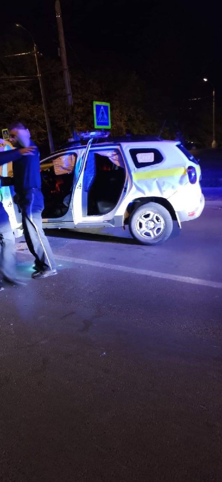 Accident grav în sectorul Buiucani din Capitală. Mai mulți polițiști au fost răniți (FOTO)