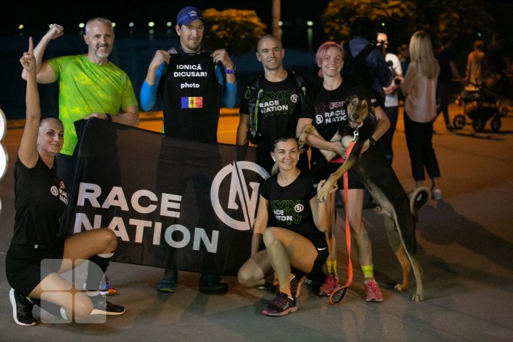 A fost dat startul maratonului în care zeci de sportivi amatori alergă fără întrerupere 35 de ore (FOTO/VIDEO)