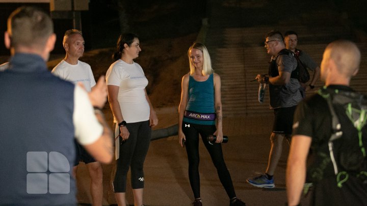 A fost dat startul maratonului în care zeci de sportivi amatori alergă fără întrerupere 35 de ore (FOTO/VIDEO)