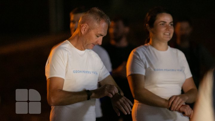 A fost dat startul maratonului în care zeci de sportivi amatori alergă fără întrerupere 35 de ore (FOTO/VIDEO)