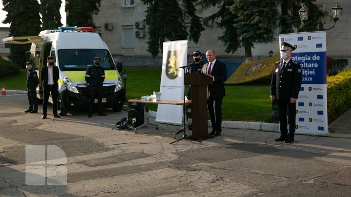 Poliţia s-a "înnoit" cu 52 de automobile noi, dotate cu sisteme inovative de monitorizare (FOTOREPORT)