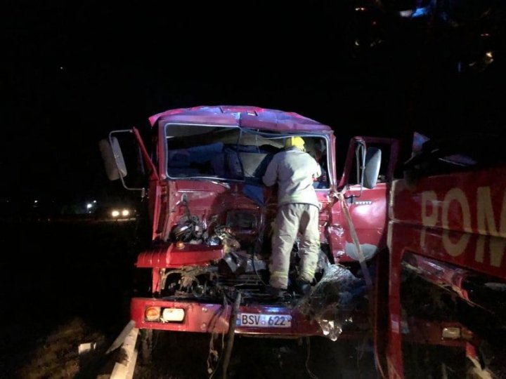 ACCIDENT CUMPLIT la Căușeni. Un tânăr, blocat între fiarele unui camion (IMAGINI DE GROAZĂ)