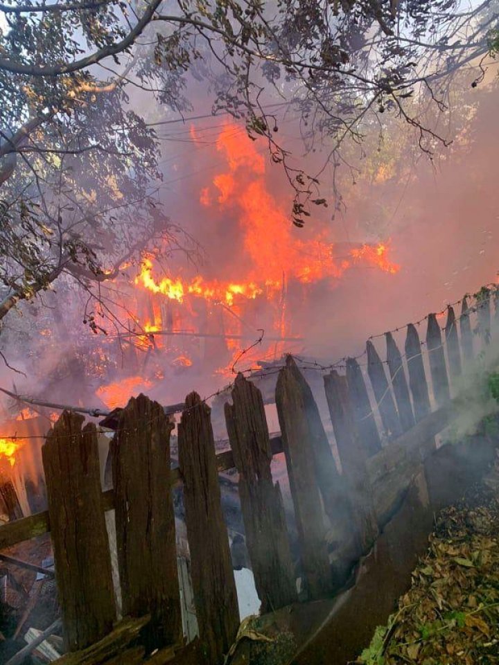 Două familii din sectorul Ciocana au rămas pe drumuri, în urma unui incediu (FOTO)