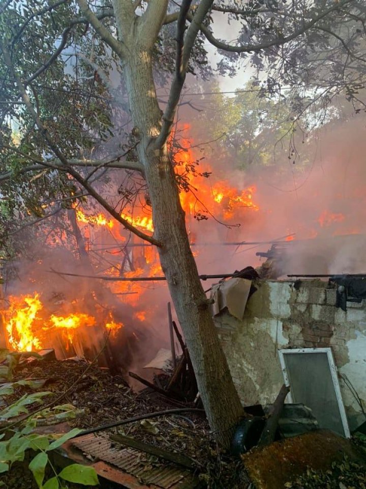 Două familii din sectorul Ciocana au rămas pe drumuri, în urma unui incediu (FOTO)