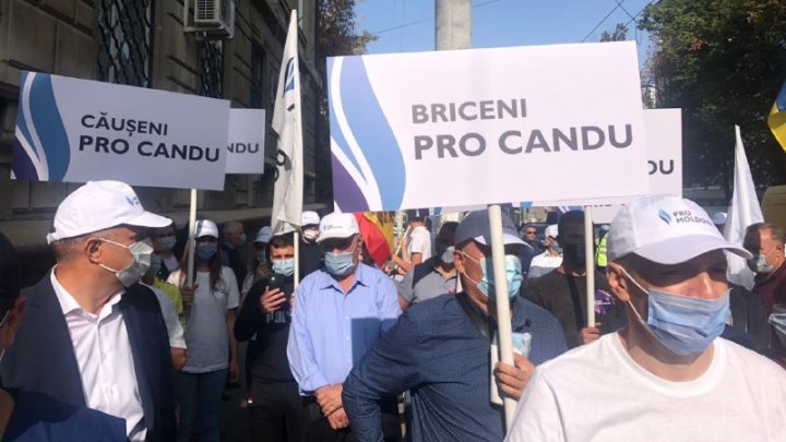 PROTEST la CEC. Susținătorii PRO MOLDOVA cer ca Andrian Candu să fie înscris în cursa pentru prezidențiale