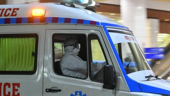 Caz șocant în India. O tânără cu COVID, violată de paramedic în drum spre spital