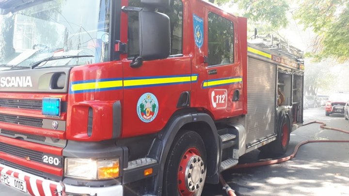 INCENDIU DE PROPORȚII la Filarmonică. Opt echipaje ale pompierilor, la fața locului (VIDEO/FOTO)