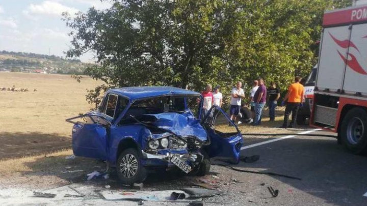 ACCIDENT FATAL la Cimișlia. O persoană a MURIT, iar mai multe au ajuns la SPITAL (VIDEO)