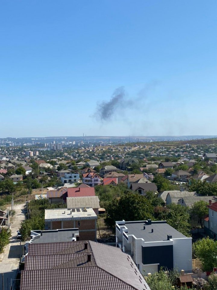 Incendiu puternic în centrul Capitalei. Un bloc în construcții, cuprins de flăcări (FOTO/VIDEO)