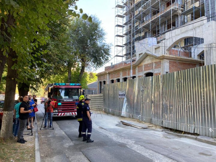 Incendiu puternic în centrul Capitalei. Un bloc în construcții, cuprins de flăcări (FOTO/VIDEO)