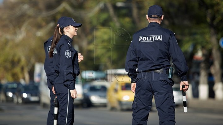 Două autocamioane încărcate cu substanțe explozive au fost reţinute pe traseul Chişinău - Bălţi, iar şoferii nu au fost instruiţi cu privire la ce transportau