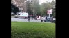 O femeie, LOVITĂ de o mașină pe o trecere de pietoni din Capitală. Victima a fost aruncată la câţiva metri pe carosabil (VIDEO)