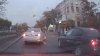 Gest de omenie în trafic. Un șofer a blocat pentru scurt timp carosabilul pentru a salva un pui de pisic (VIDEO)