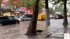 POTOP în Capitală din cauza ploii. Mai multe străzi au fost inundate, iar maşinile "plutesc" prin şuvoaie de apă (VIDEO)