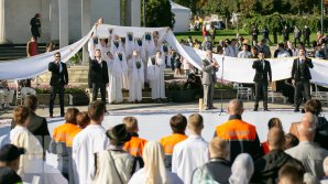 Hramul Oraşului pe timp de pandemie de coronavirus: liturghie, expoziţii, târguri şi concerte (FOTOREPORT)