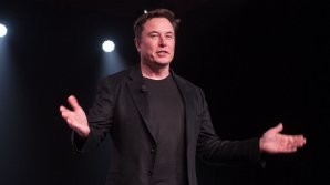 Musk, tot mai aproape să devină cel mai bogat om din lume, devansându-l pe Bezos. La cât a ajuns averea sa