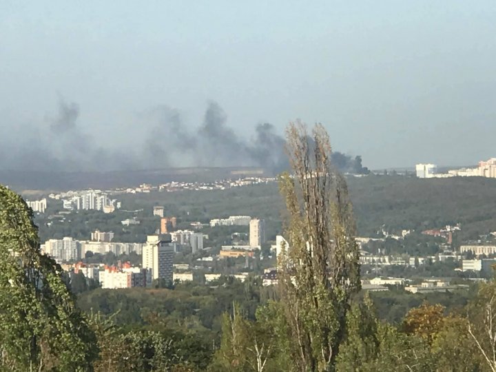 INCENDIU PUTERNIC pe strada Sadoveanu din Capitală. Arde un autobuz (FOTO/VIDEO)