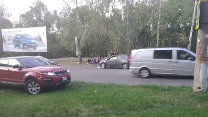 Accident violent în sectorul Rîșcani din Capitală. Un copil, lovit de o mașină în preajma unei treceri de pietoni