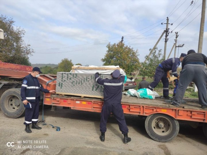 Salvatorii continuă să intervină în localitățile afectate de ploile puternice din ultimele zile (FOTO/VIDEO)