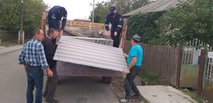 Salvatorii continuă să intervină în localitățile afectate de ploile puternice din ultimele zile (FOTO/VIDEO)