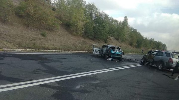 Accident GRAV cu implicarea a trei automobile în apropiere de Sociteni. O mașină a luat foc. Sunt RĂNIȚI