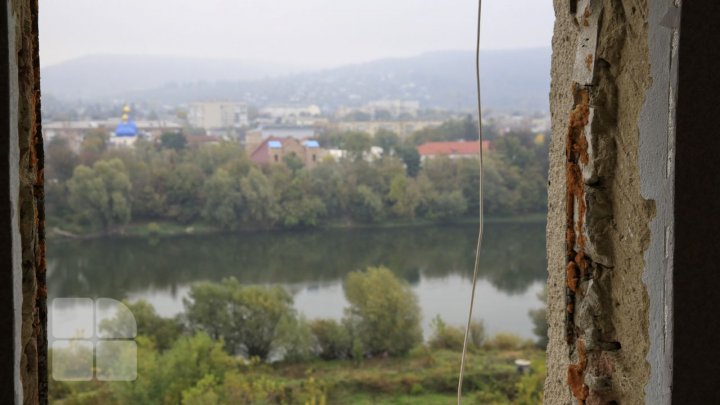 Au început lucrările de demolare a blocului avariat de la Otaci (FOTO/VIDEO)