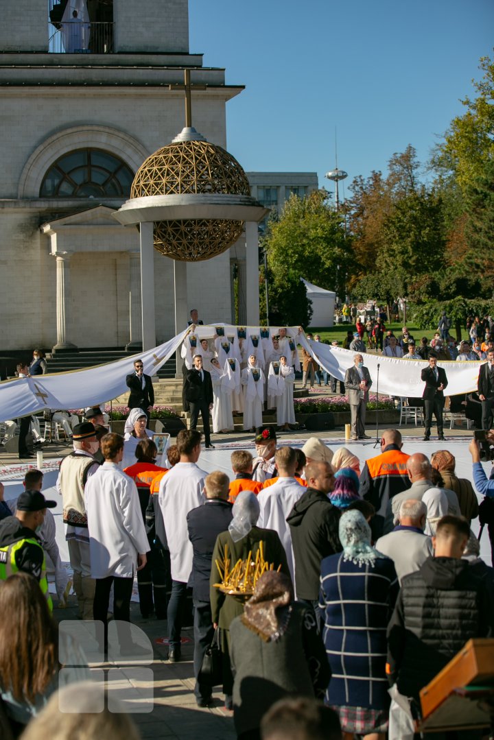 Hramul Oraşului pe timp de pandemie de coronavirus: liturghie, expoziţii, târguri şi concerte (FOTOREPORT)