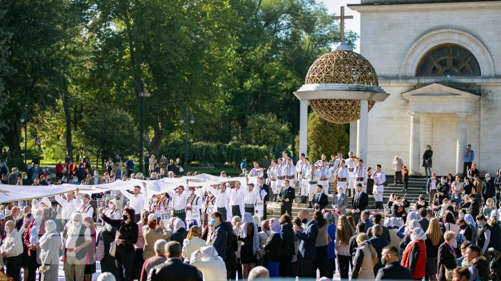 Hramul Oraşului pe timp de pandemie de coronavirus: liturghie, expoziţii, târguri şi concerte (FOTOREPORT)