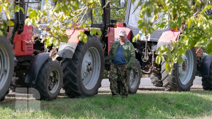 Fermierii pot depune cereri pentru subvenționarea accizei la motorină. Precizările făcute de AIPA