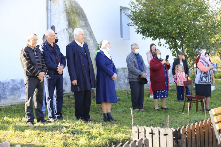 Ostașii căzuți în cel de-al Doilea Război Mondial, comemorați în satul Mana în ajunul Zilei Armatei Române (FOTOREPORT)