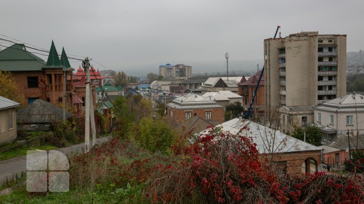 Au început lucrările de demolare a blocului avariat de la Otaci (FOTO/VIDEO)