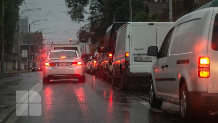 Ambuteiaje infernale în Capitală. Mașinile circulă bară la bară (VIDEO/FOTO)