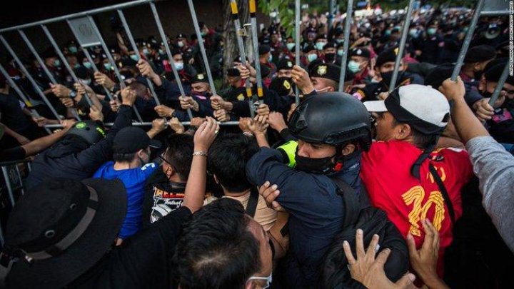 Guvernul Thailandei a decretat stare de urgenţă la Bangkok pentru a opri protestele