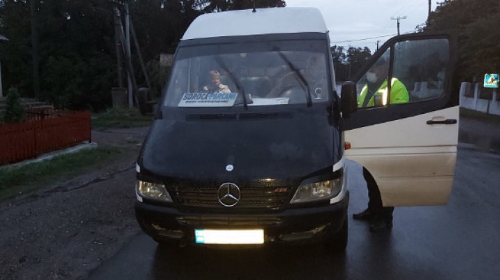 Zeci de transportatori de mărfuri și persoane care activau ilicit, AMENDAȚI de ANTA. Unii șoferi au rămas fără dreptul de a utiliza vehiculele