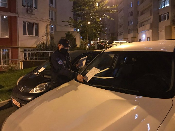 Autospecialele pompierilor se confruntă cu acces limitat în curțile blocurilor din Capitală din cauza mașinilor parcate neregulamentar (FOTO/VIDEO)