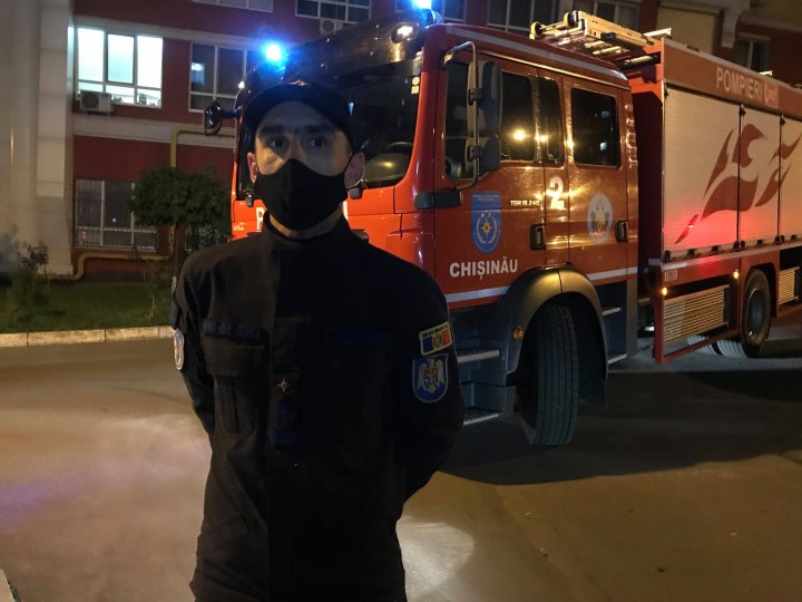 Autospecialele pompierilor se confruntă cu acces limitat în curțile blocurilor din Capitală din cauza mașinilor parcate neregulamentar (FOTO/VIDEO)