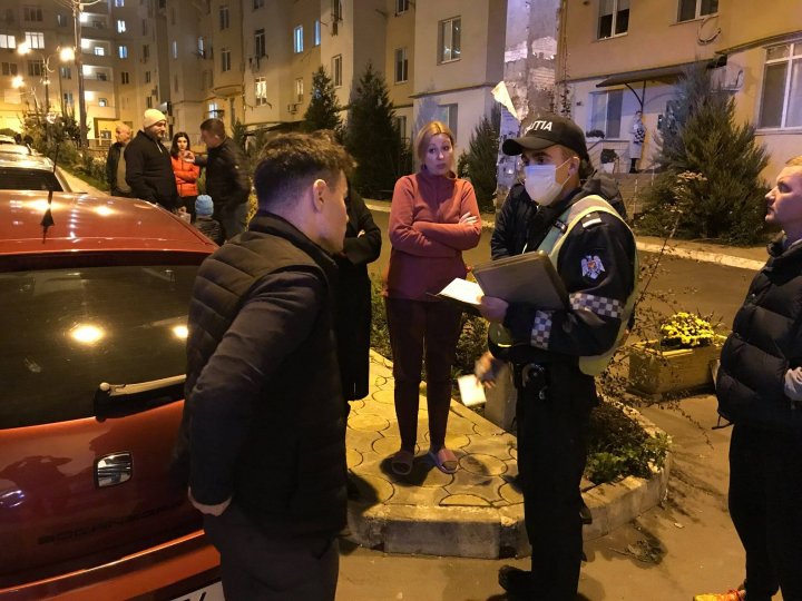 Autospecialele pompierilor se confruntă cu acces limitat în curțile blocurilor din Capitală din cauza mașinilor parcate neregulamentar (FOTO/VIDEO)