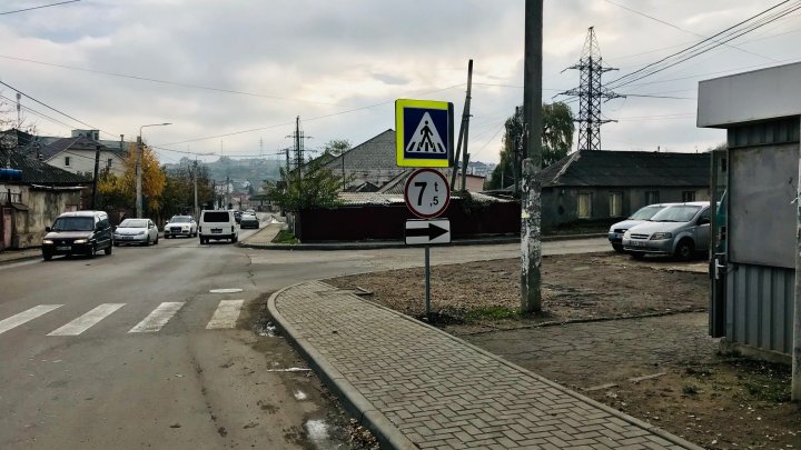 Pe unele străzi din orașul Durlești, intersiză circulația transportului de mare tonaj